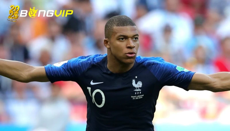 Kết thúc mùa giải rực rỡ - Mbappe lần đầu giành Giày Vàng châu Âu