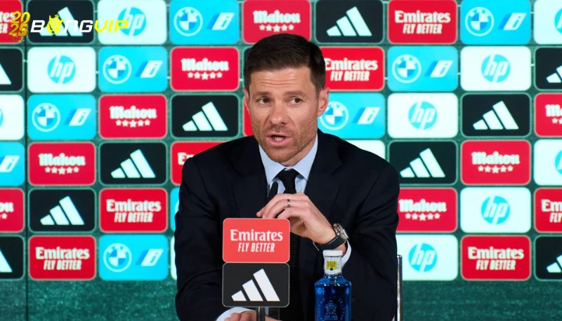 Xabi Alonso ra mắt Real Madrid Từ biểu tượng tuyến giữa đến người cầm lái - Xabi Alonso ra mắt Real Madrid